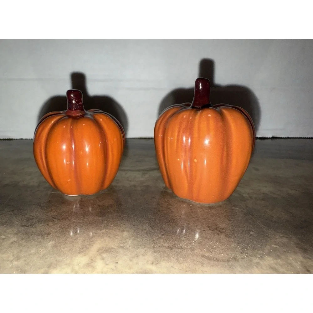 Cracker Barrel Halloween‎ Pumpkin Jack-O'-Lantern Mini Salt & Pepper Shakers